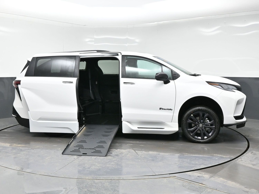 New 2026 Toyota Sienna Hybrid XSE Sport - BraunAbility Side Entry Entry Fold Out Automatic Ramp