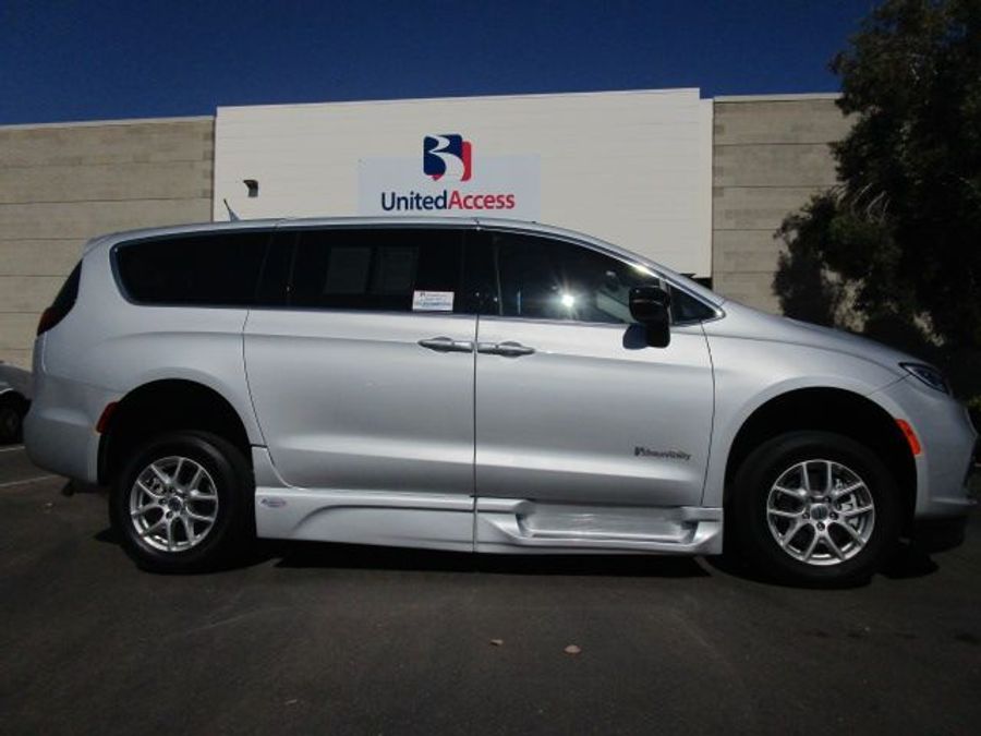 Used 2024 Chrysler Pacifica Touring L - BraunAbility Side Entry Entry Fold Out Automatic Ramp