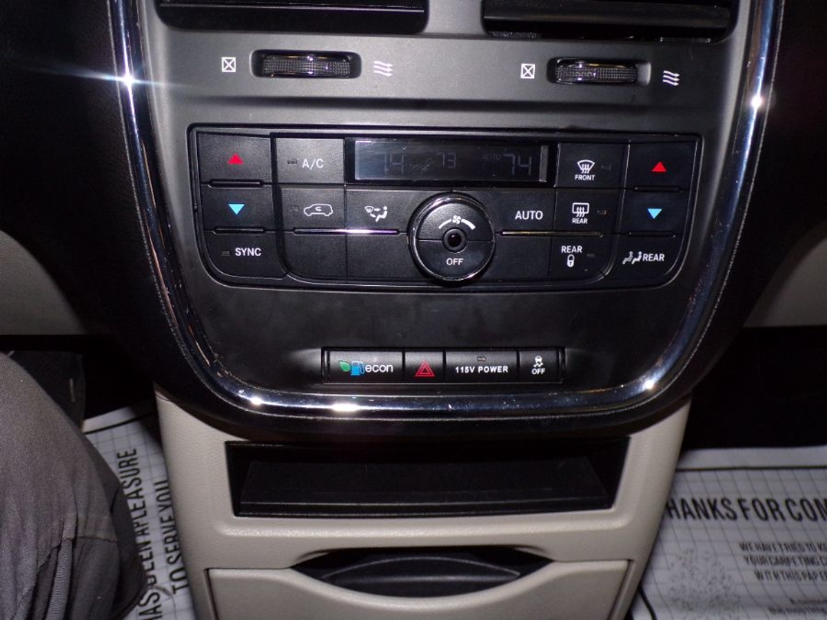 2013 CHRYSLER TOWN AND COUNTRY - Image 13