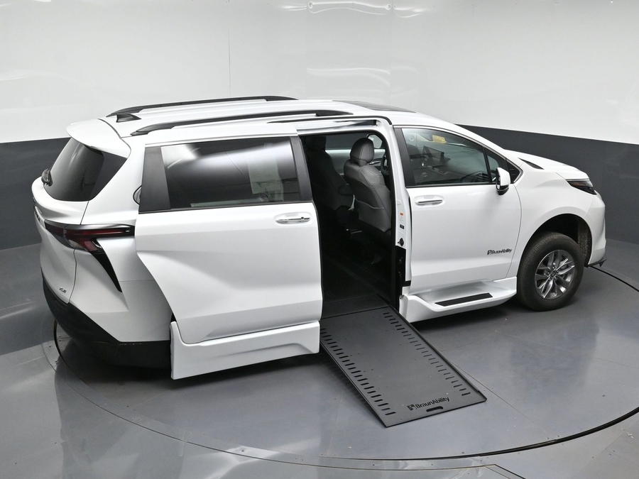 New 2026 Toyota Sienna Hybrid XLE Add - BraunAbility Side Entry In Floor Automatic Ramp