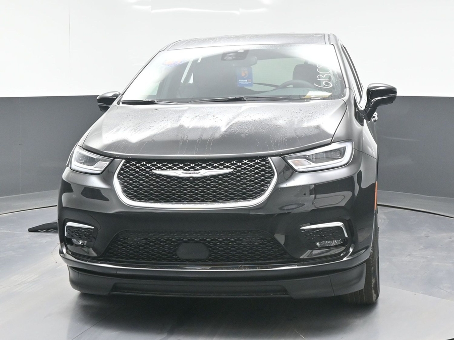 Black Chrysler Pacifica image number 1