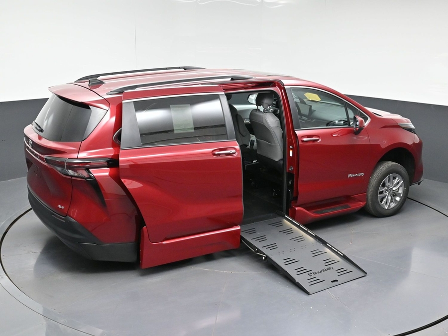 Red Toyota Sienna image number 25