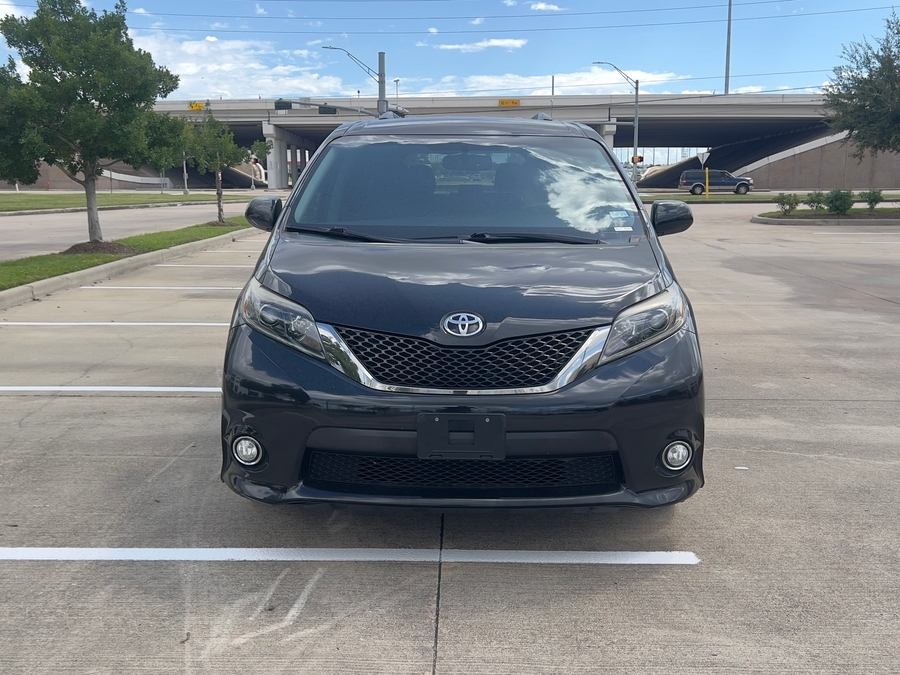 Used 2015 Toyota Sienna SE - BraunAbility Side Entry Entry In Floor Automatic Ramp