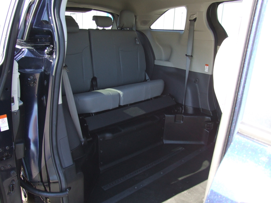 Used 2024 Toyota Sienna Hybrid XLE Plus - BraunAbility Side Entry In Floor Automatic Ramp