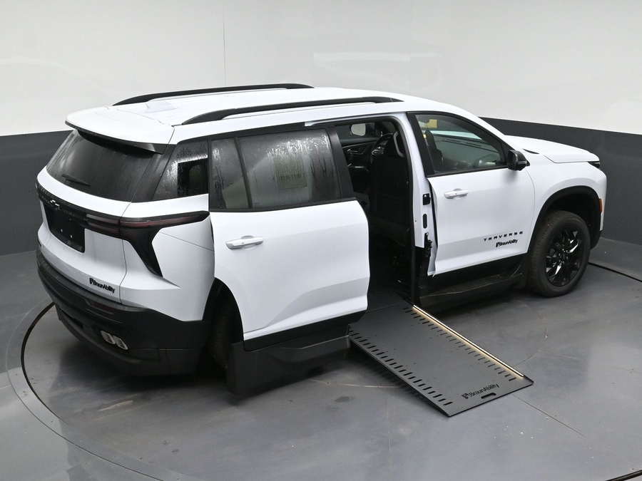 New 2026 Chevrolet Traverse 1LT Midnight - BraunAbility Side Entry In Floor Automatic Ramp