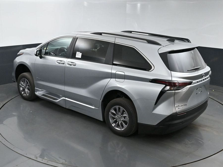 New 2025 Toyota Sienna Hybrid XLE Plus - BraunAbility Side Entry Entry Fold Out Automatic Ramp