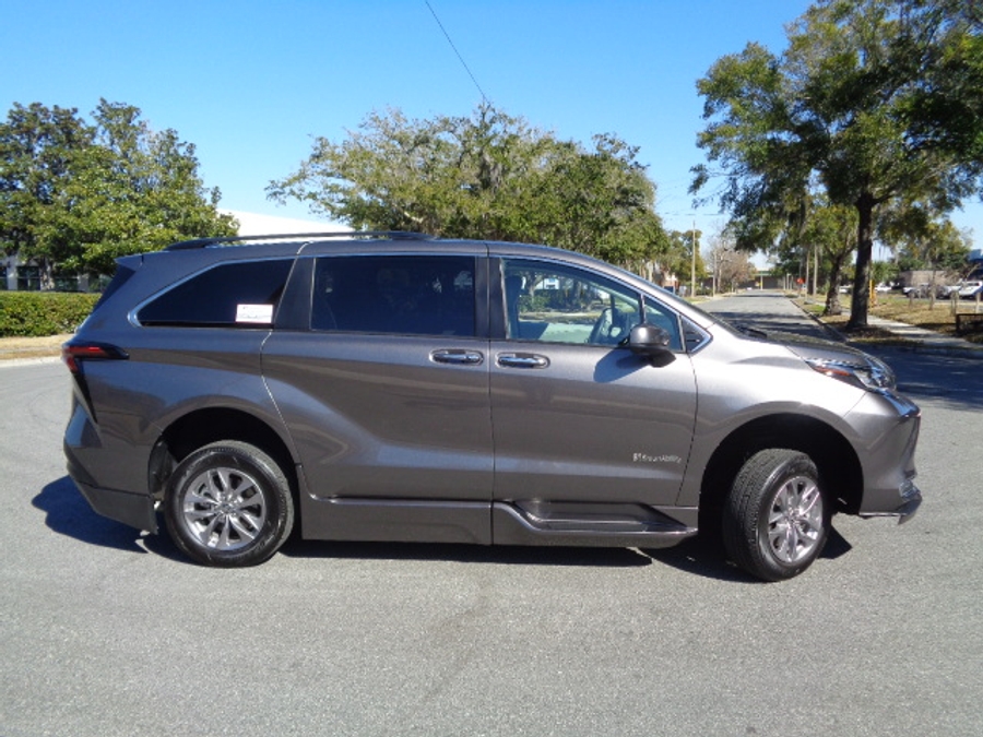 Used 2024 Toyota Sienna Hybrid XLE Plus - BraunAbility Side Entry Entry Fold Out Automatic Ramp