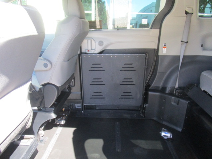 Used 2024 Toyota Sienna Hybrid LE Base - BraunAbility Side Entry Fold Out Automatic Ramp