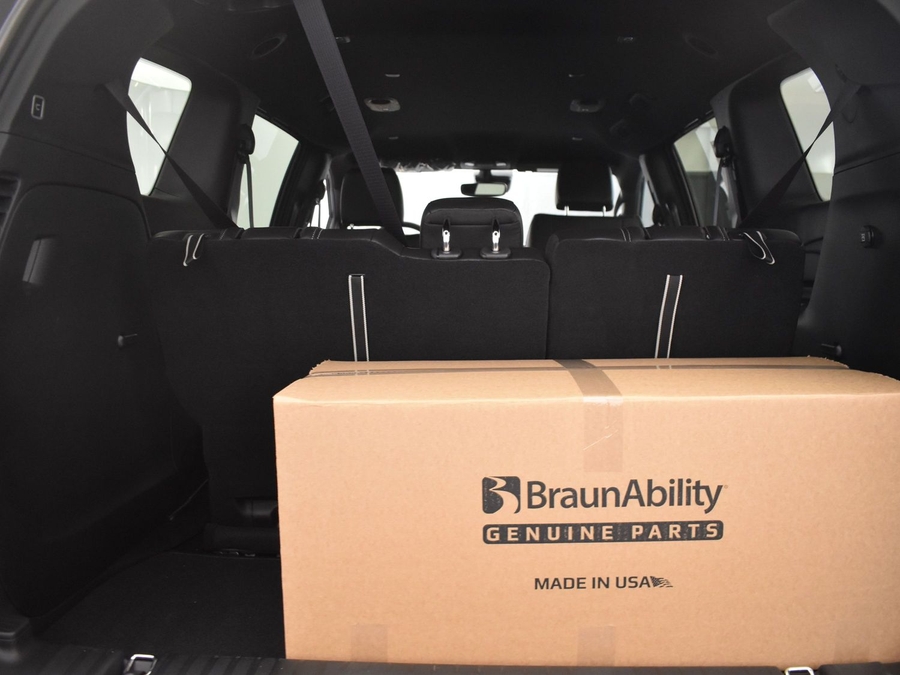 New 2025 Chrysler Pacifica Select Safety - BraunAbility Side Entry Entry Fold Out Automatic Ramp