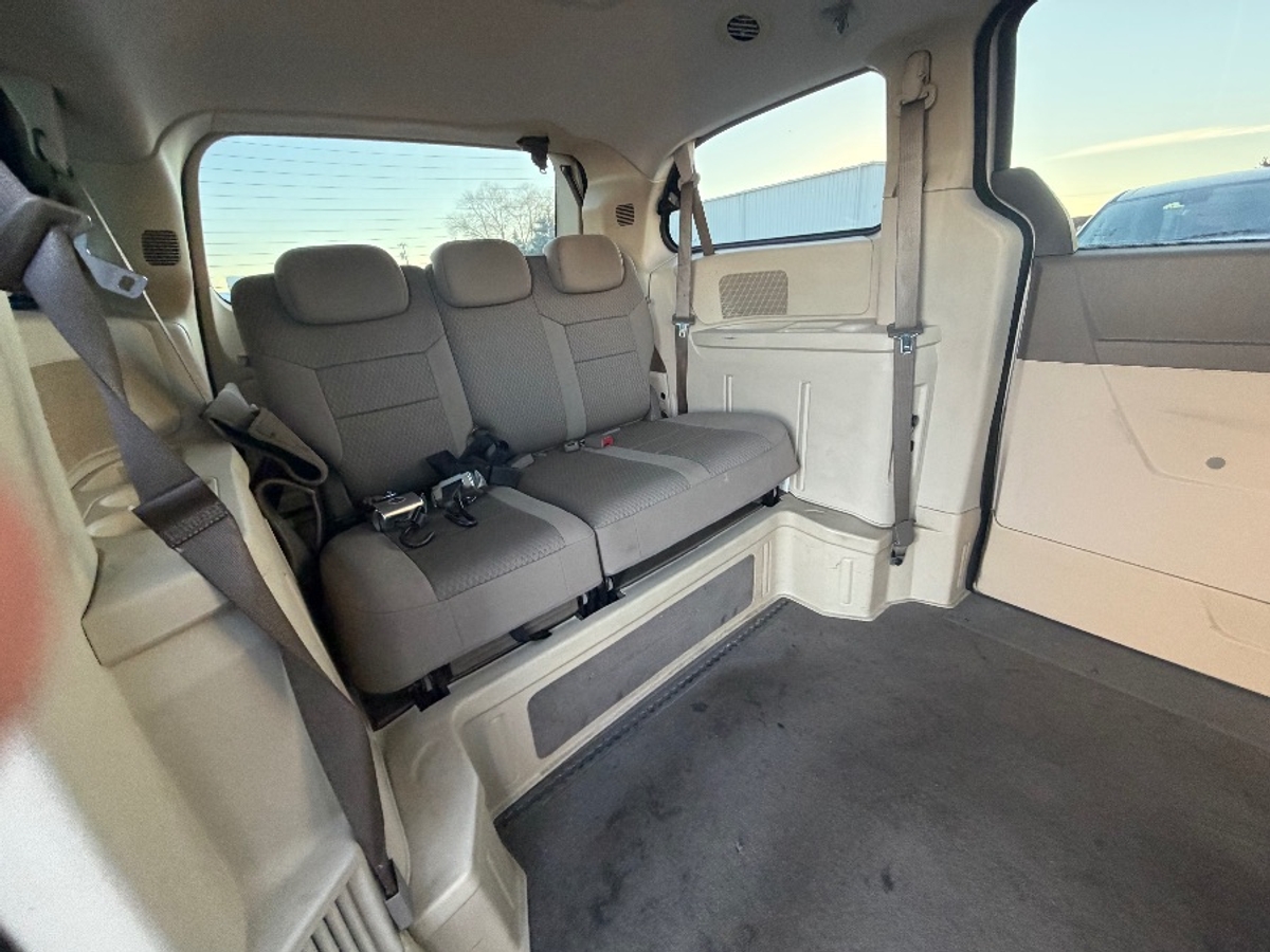 2009 CHRYSLER TOWN AND COUNTRY - Image 15