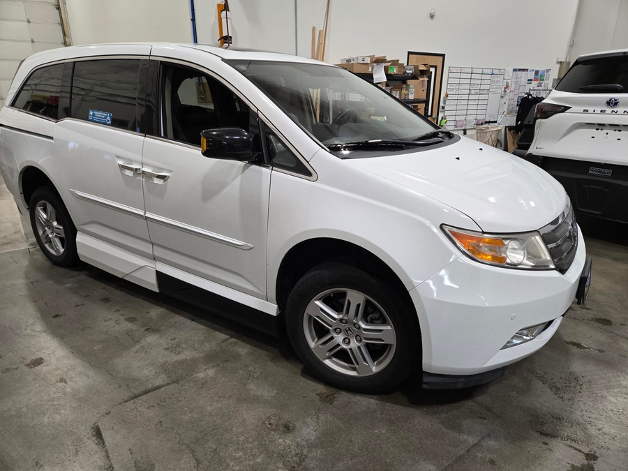 Used 2011 Honda Odyssey Touring Elite - VMI Side Entry Entry In Floor Automatic Ramp