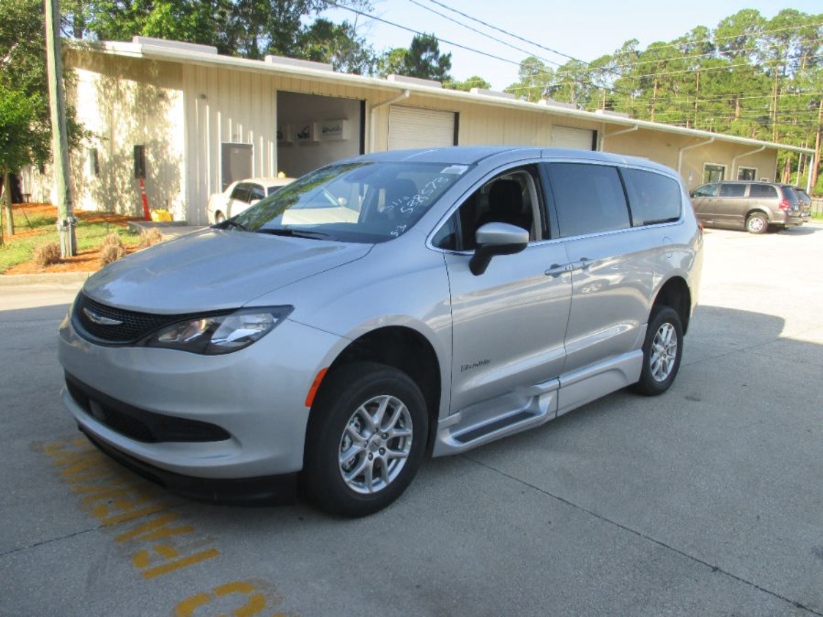 2023 CHRYSLER VOYAGER - Image 4