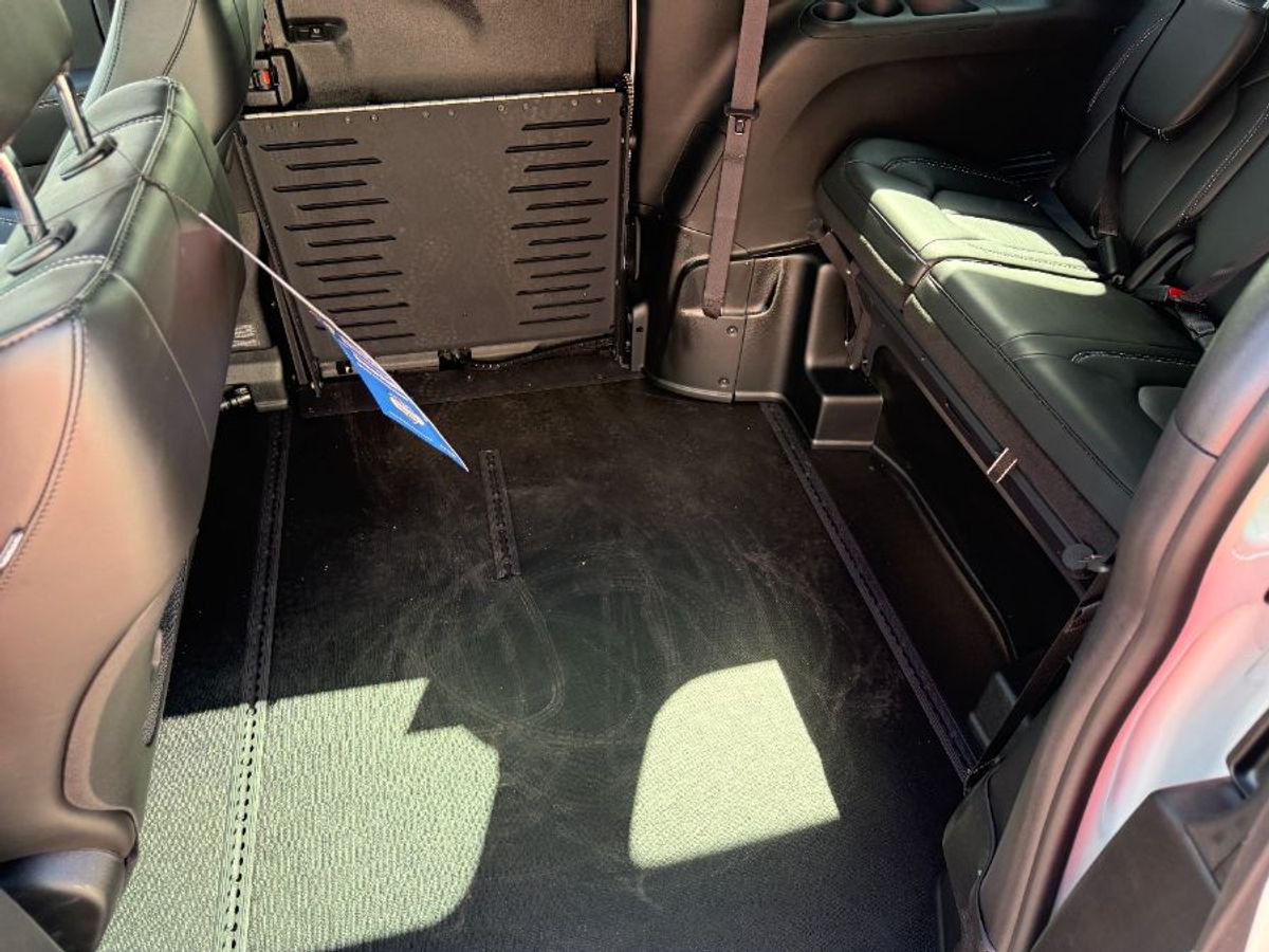 2025 CHRYSLER PACIFICA - Image 18