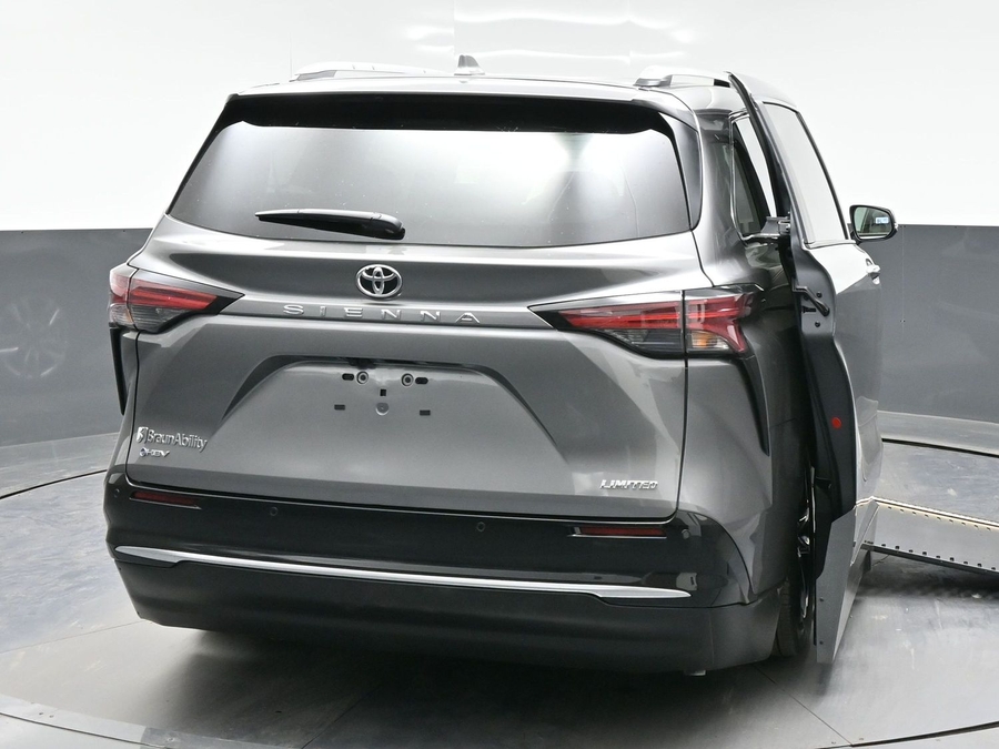 New 2026 Toyota Sienna Hybrid Limited - BraunAbility Side Entry Entry In Floor Automatic Ramp