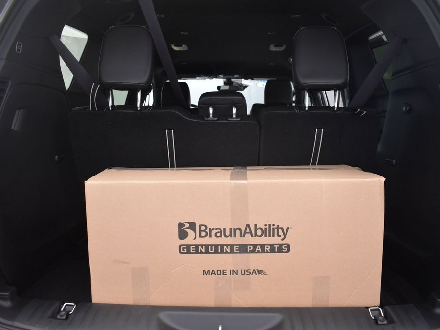New 2025 Chrysler Pacifica Select Safety - BraunAbility Side Entry Entry Fold Out Automatic Ramp