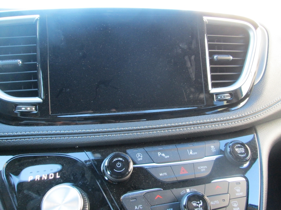 Blue Chrysler Pacifica image number 3
