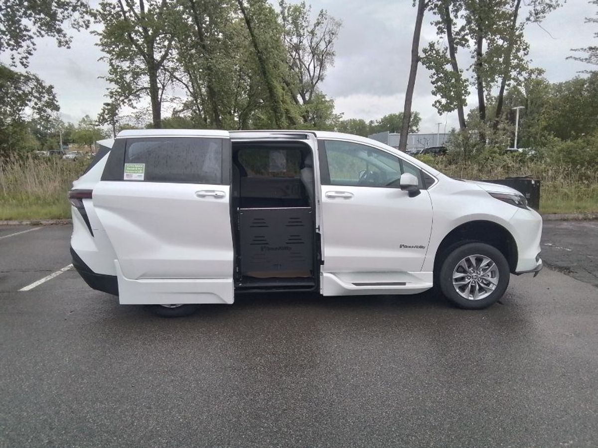 2024 TOYOTA SIENNA - Image 15