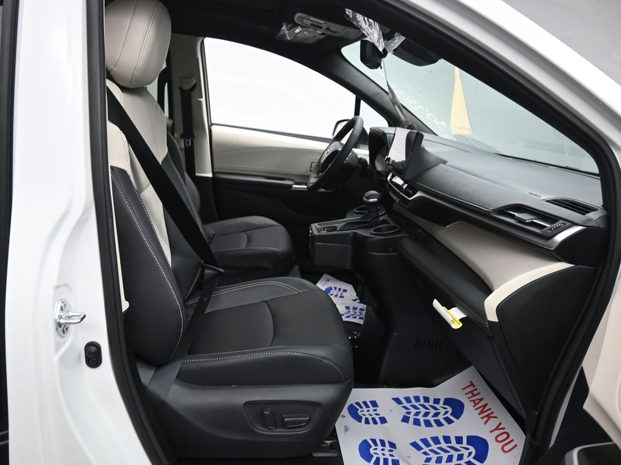 New 2026 Toyota Sienna Hybrid Limited - BraunAbility Side Entry In Floor Automatic Ramp
