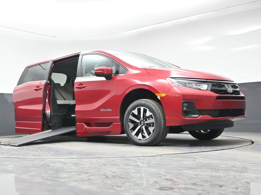 Red Honda Odyssey image number 23