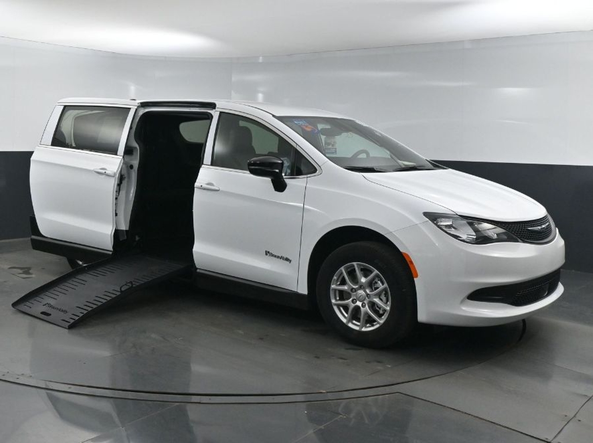 2025 CHRYSLER VOYAGER - Image 9