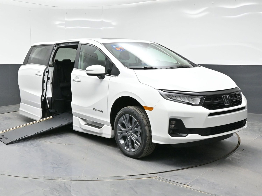 White Honda Odyssey image number 7