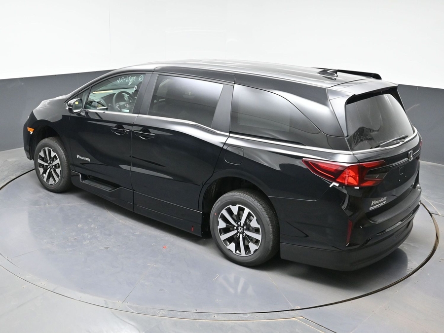 Black Honda Odyssey image number 24