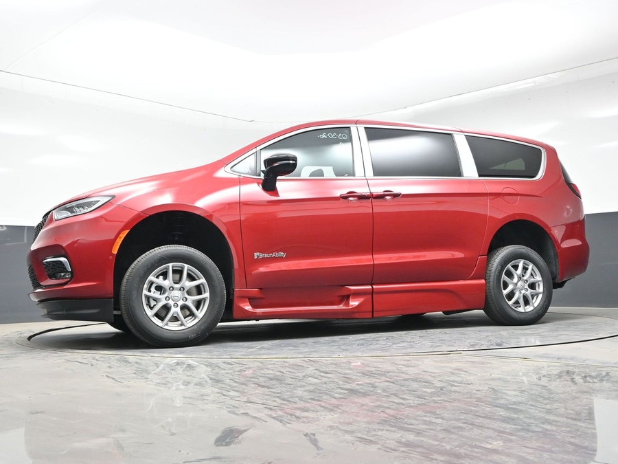 Red Chrysler Pacifica image number 18