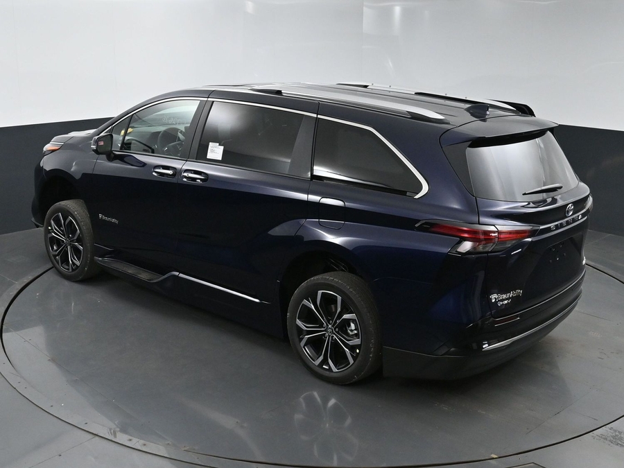 New 2025 Toyota Sienna Hybrid Platinum - BraunAbility Side Entry Entry In Floor Automatic Ramp