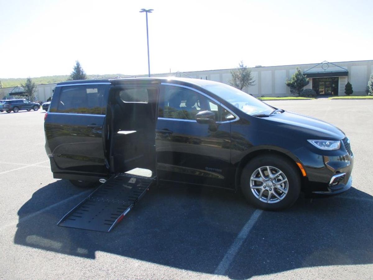 2026 CHRYSLER PACIFICA - Image 1