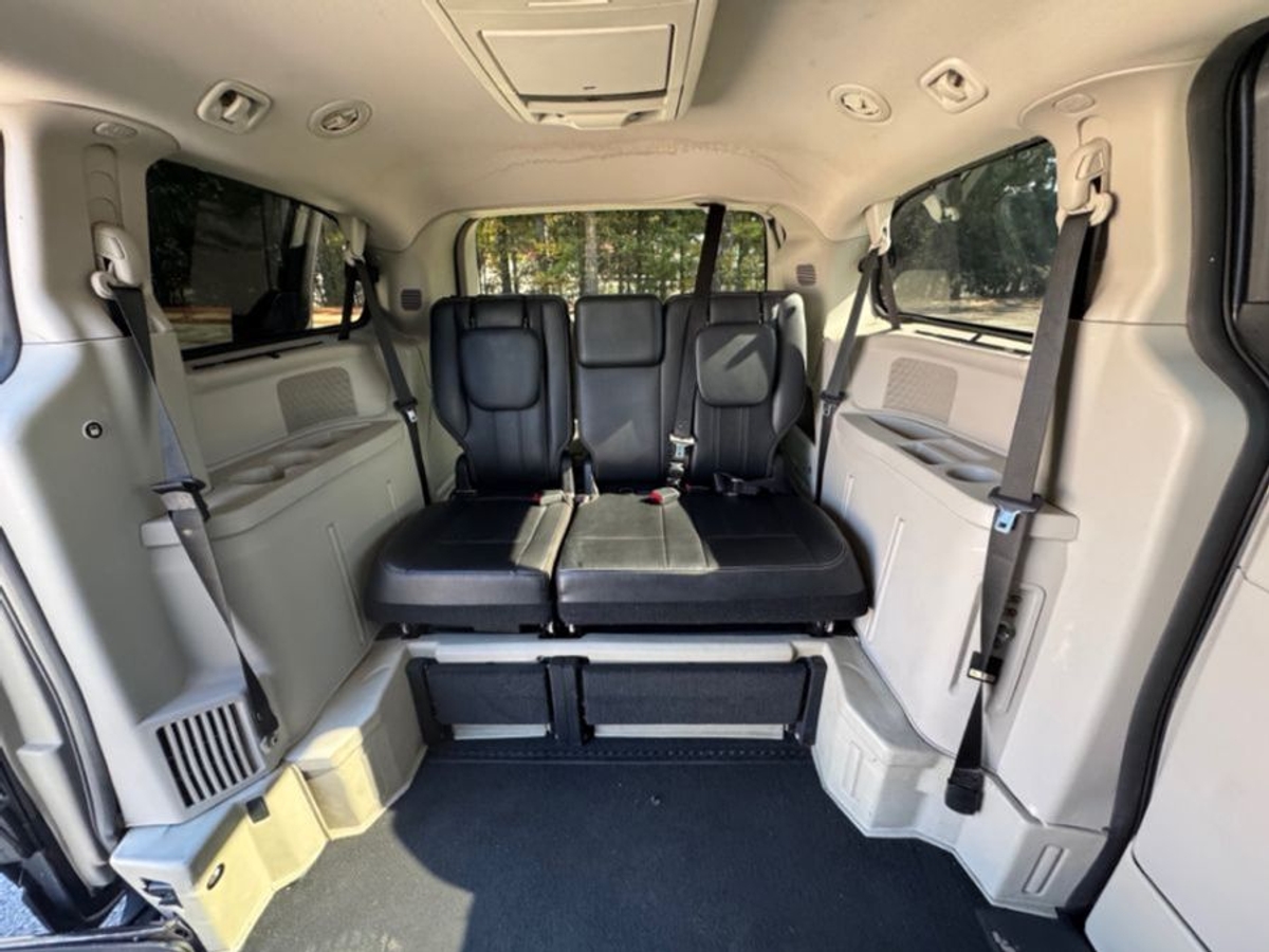 2012 CHRYSLER TOWN AND COUNTRY - Image 2