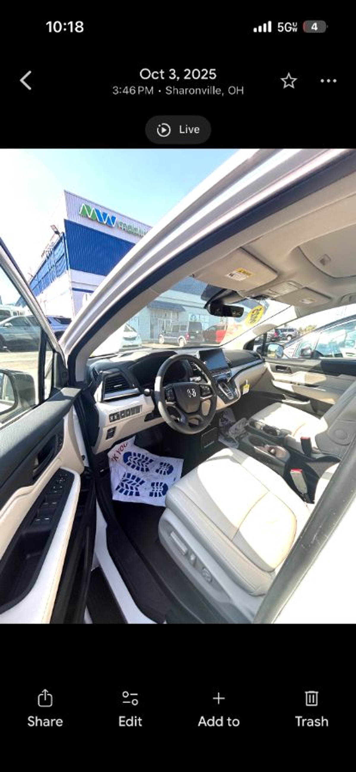 White Honda Odyssey image number 2