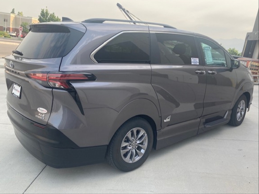 Used 2022 Toyota Sienna XLE AWD - VMI Side Entry In Floor Automatic Ramp