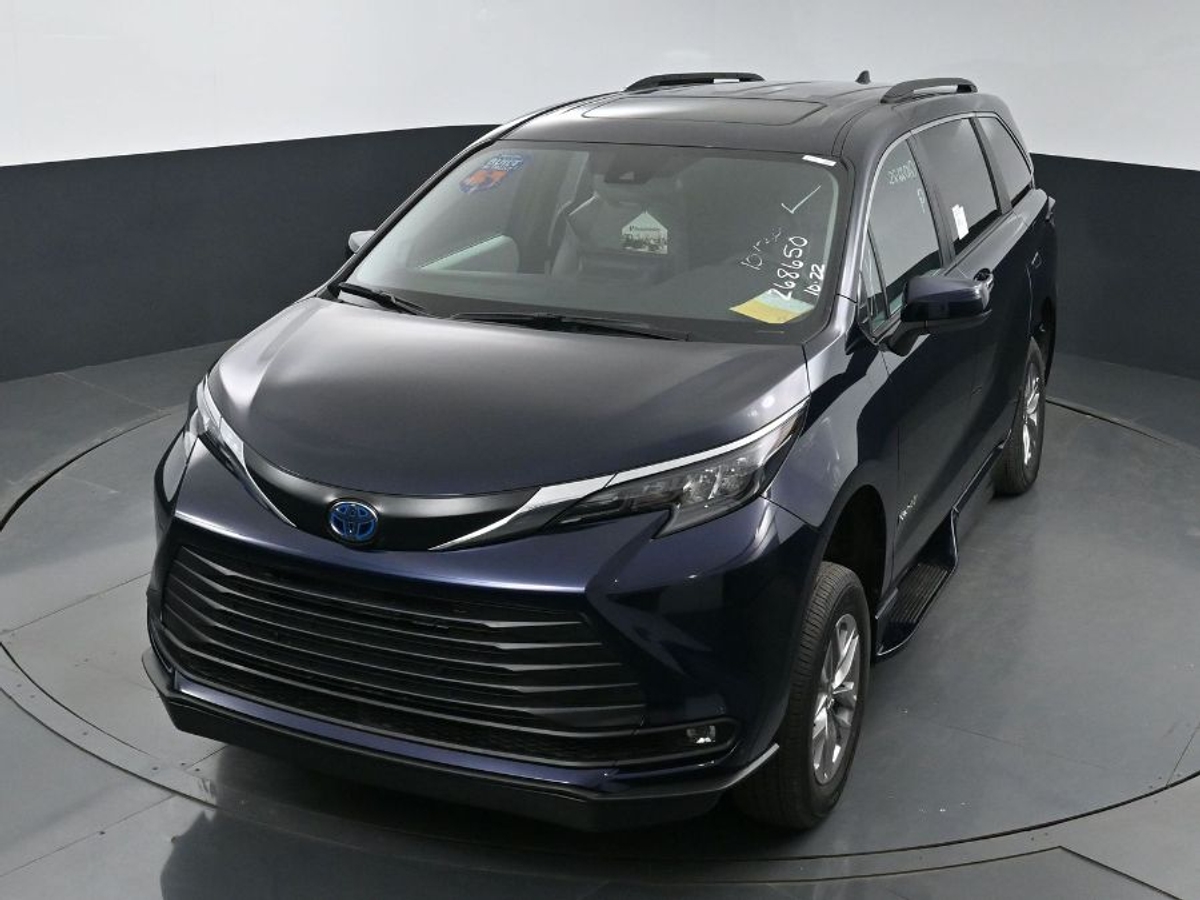 2025 TOYOTA SIENNA - Image 24