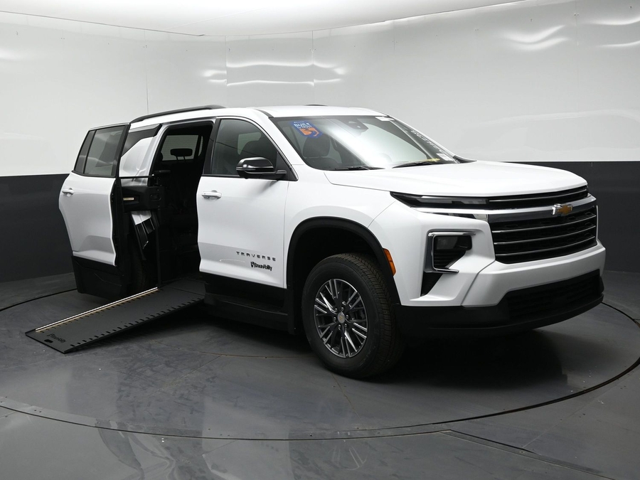 New 2026 Chevrolet Traverse 1LT - BraunAbility Side Entry In Floor Automatic Ramp
