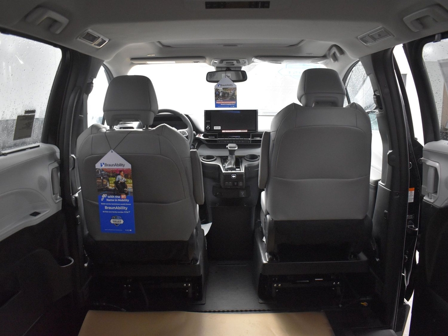 New 2025 Toyota Sienna Hybrid XLE Plus - BraunAbility Side Entry Entry In Floor Automatic Ramp