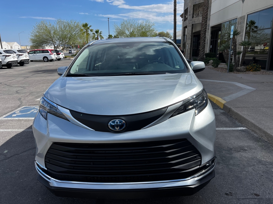 Used 2024 Toyota Sienna XLE - BraunAbility Side Entry Entry Fold Out Automatic Ramp