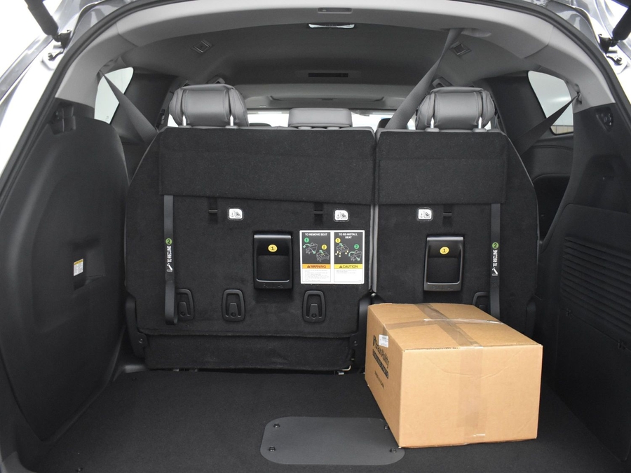 New 2025 Toyota Sienna Hybrid XLE Base - BraunAbility Side Entry Entry Fold Out Automatic Ramp