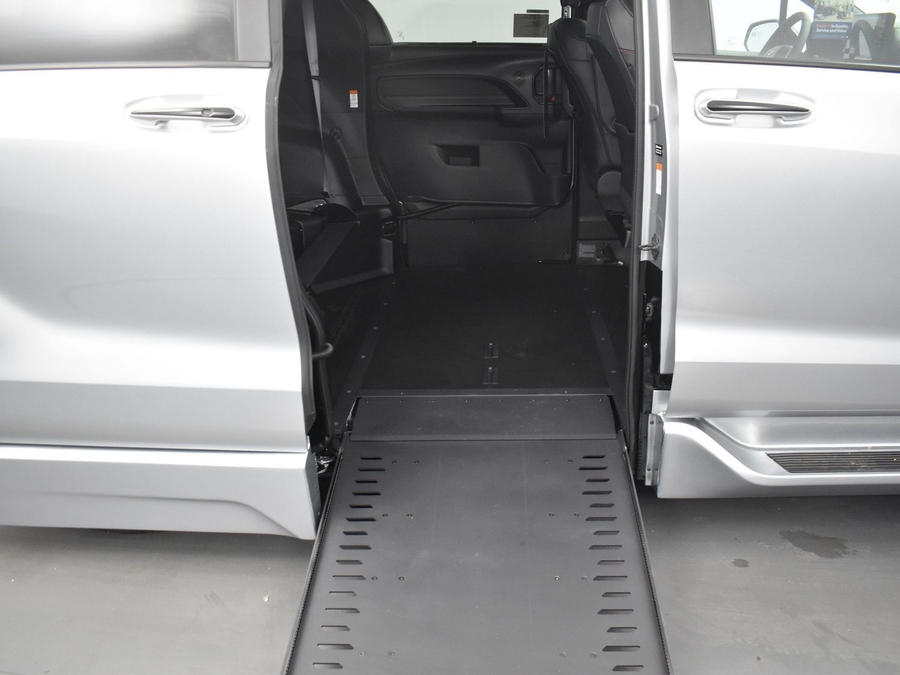 New 2025 Toyota Sienna Hybrid XSE - BraunAbility Side Entry Entry In Floor Automatic Ramp
