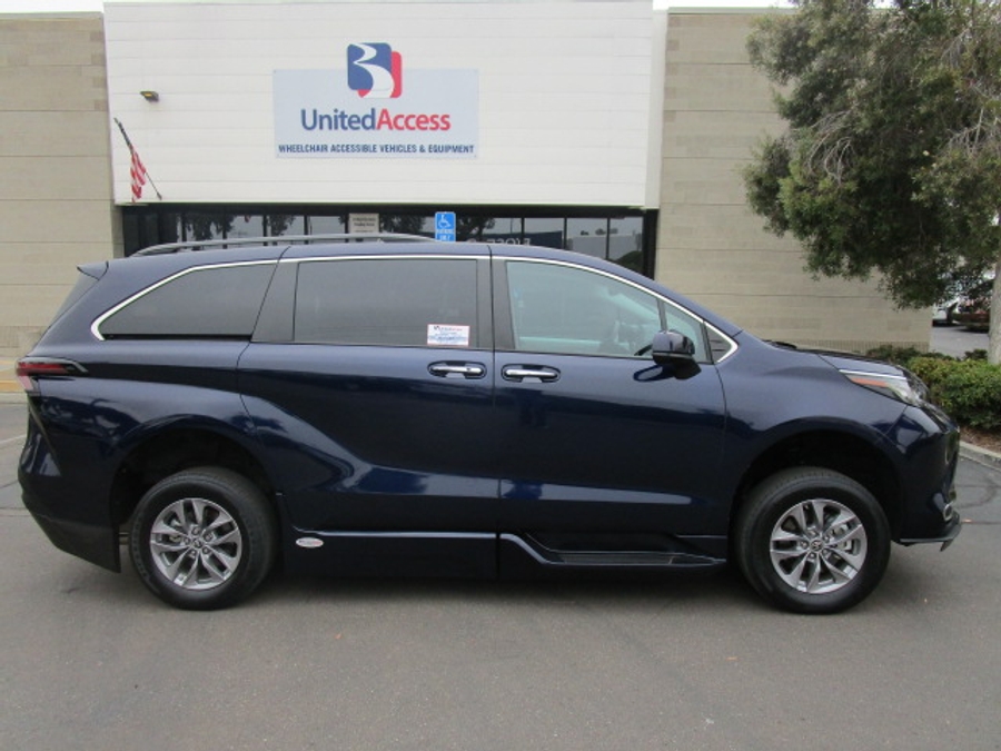 Used 2023 Toyota Sienna Hybrid XLE - BraunAbility Side Entry Entry Fold Out Automatic Ramp