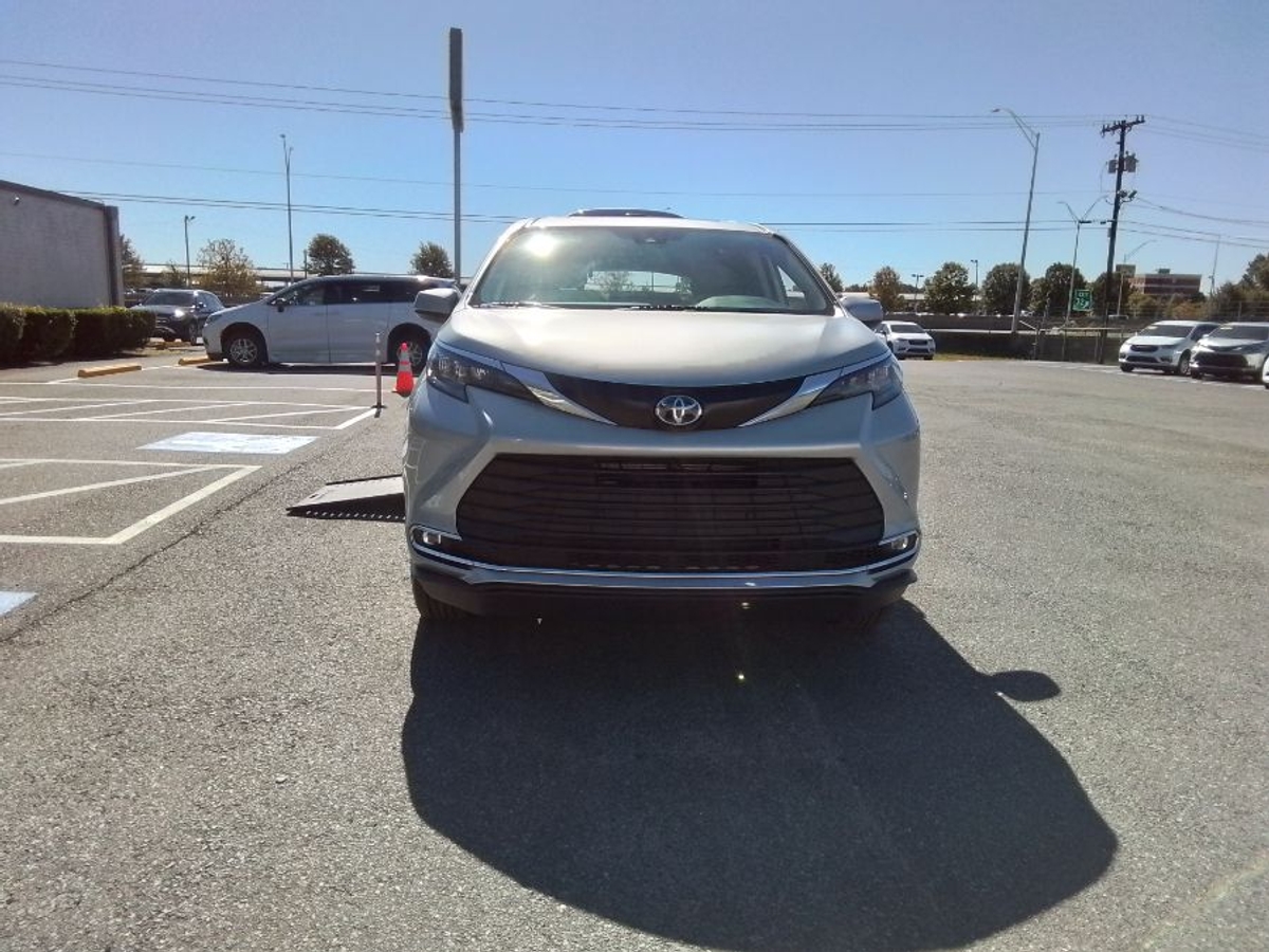 2024 TOYOTA SIENNA - Image 3
