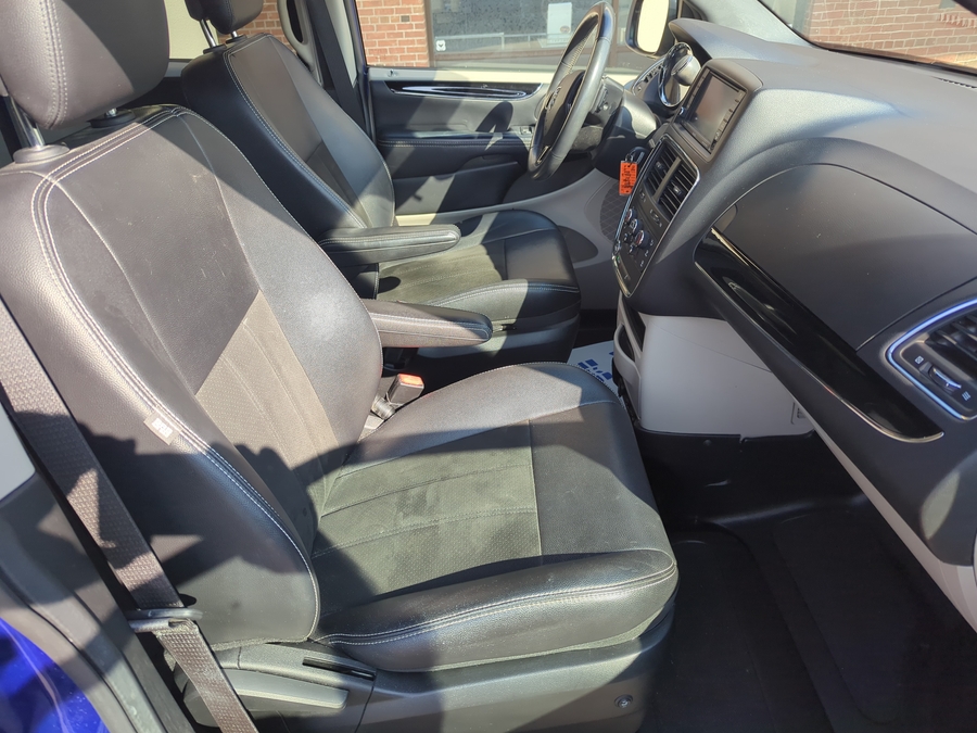 Used 2019 Dodge Grand Caravan SXT - BraunAbility Side Entry In Floor Automatic Ramp