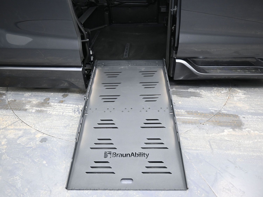 New 2025 Toyota Sienna Hybrid XLE Plus - BraunAbility Side Entry Entry Fold Out Automatic Ramp