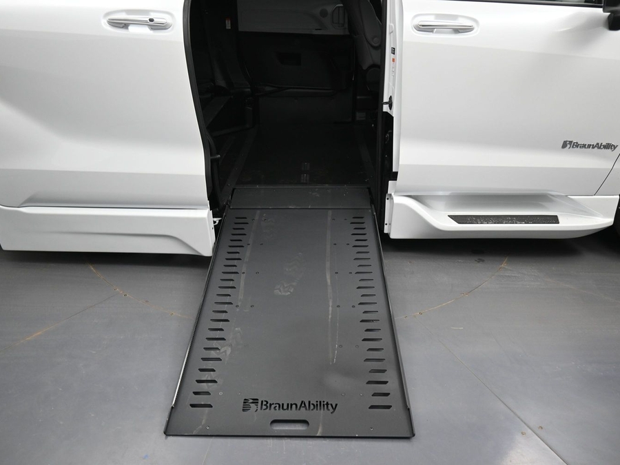 New 2026 Toyota Sienna Hybrid XLE Add - BraunAbility Side Entry Entry In Floor Automatic Ramp