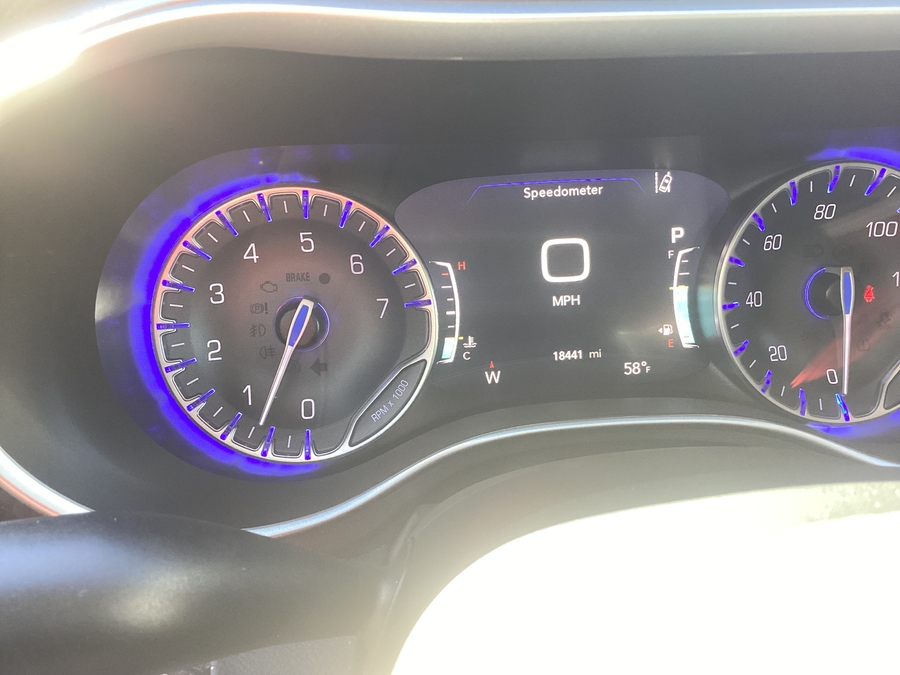 Grey Chrysler Pacifica image number 18