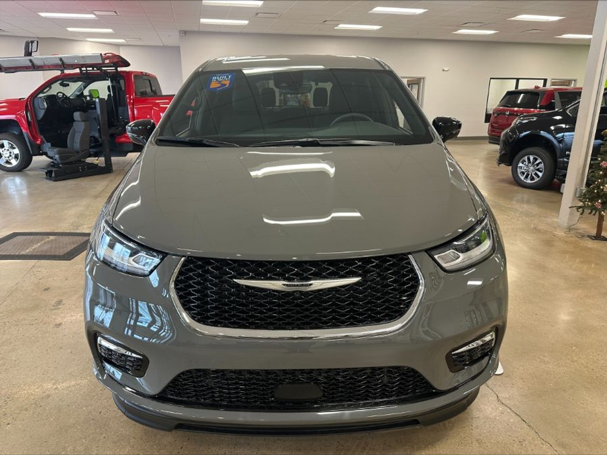 2025 CHRYSLER PACIFICA - Image 9