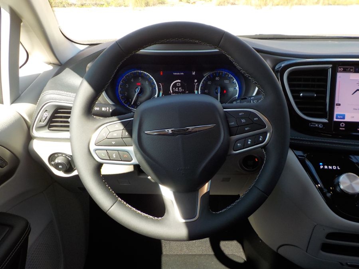 2024 CHRYSLER PACIFICA - Image 28