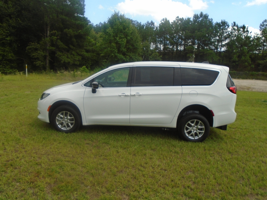 2026 Chrysler Voyager LX - Photo 19