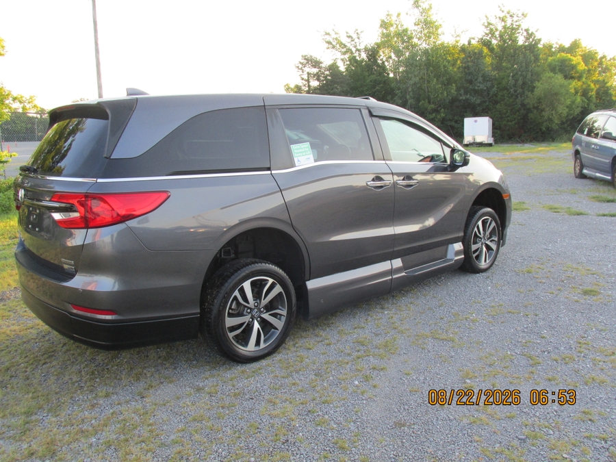 Grey Honda Odyssey image number 4