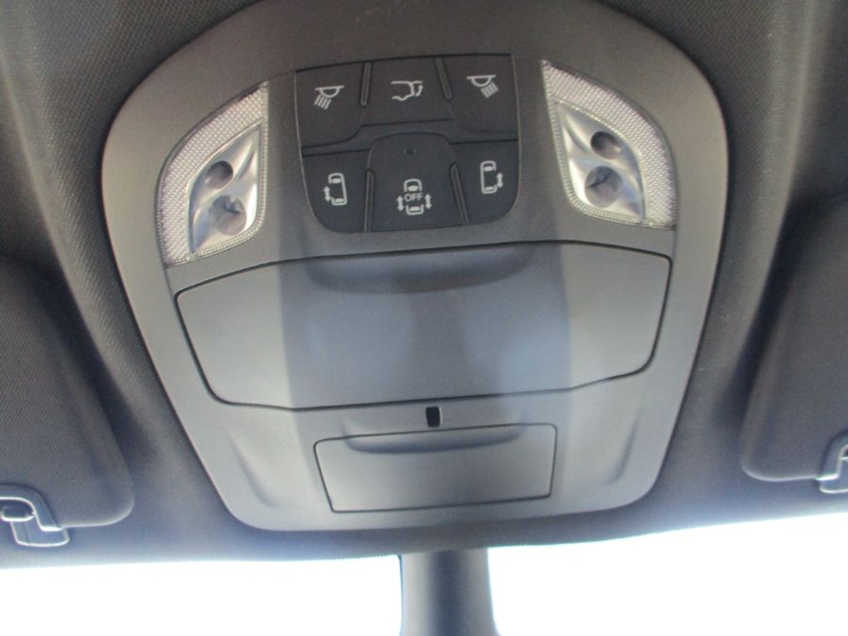2025 CHRYSLER PACIFICA - Image 16