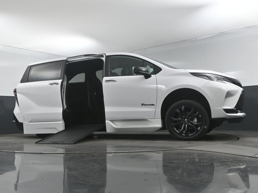 New 2025 Toyota Sienna Hybrid XSE - BraunAbility Side Entry Entry In Floor Automatic Ramp